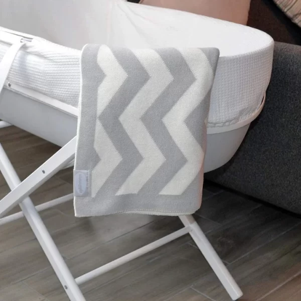 Shnuggle Luxury Chevron Baby Blanket - Image 4